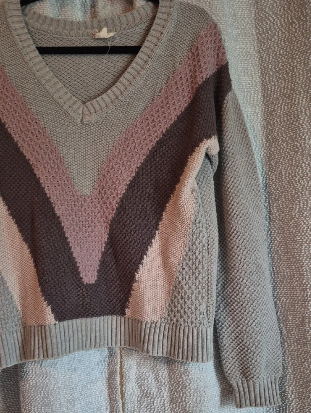 Women's V-Neck Chevron Colorblock Sweater - Gray and Pink